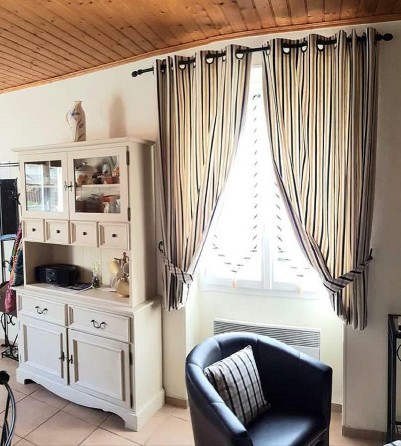 Maison Des Lys Жонзак Екстериор снимка